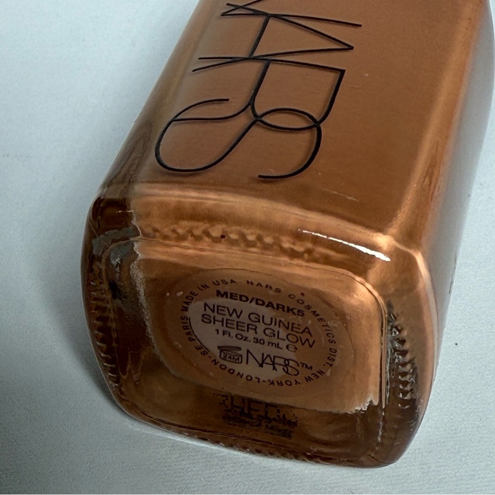 NARS Sheer Glow Foundation Shade New Guinea - Picture 3 of 5